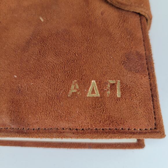 Vintage Suede Bridge Card Game Set w/ Score Pad, 2 Decks, & Snap Closure Case - Picture 3 of 9